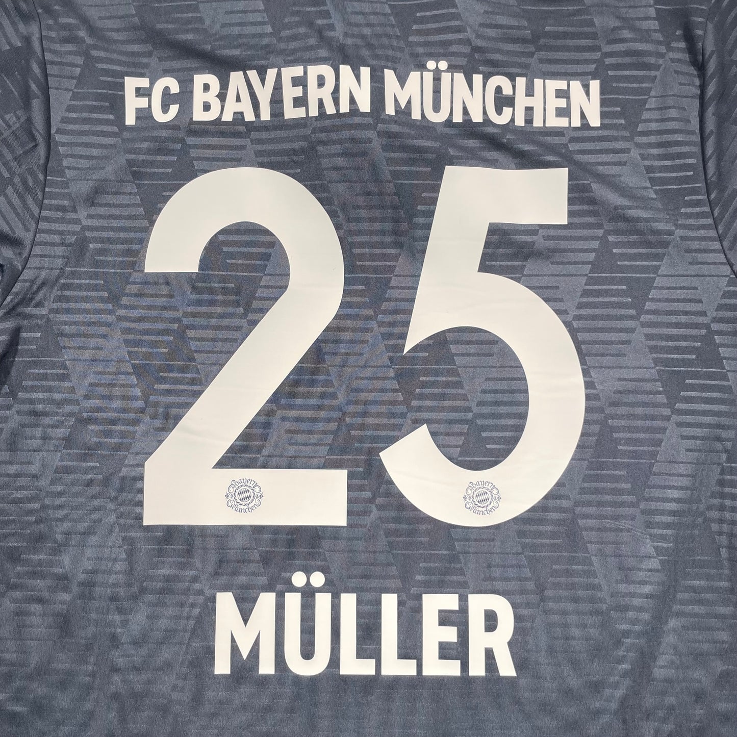 Official #25 Muller 24/25 Bayern Munchen Oktoberfest Stadium Shirt