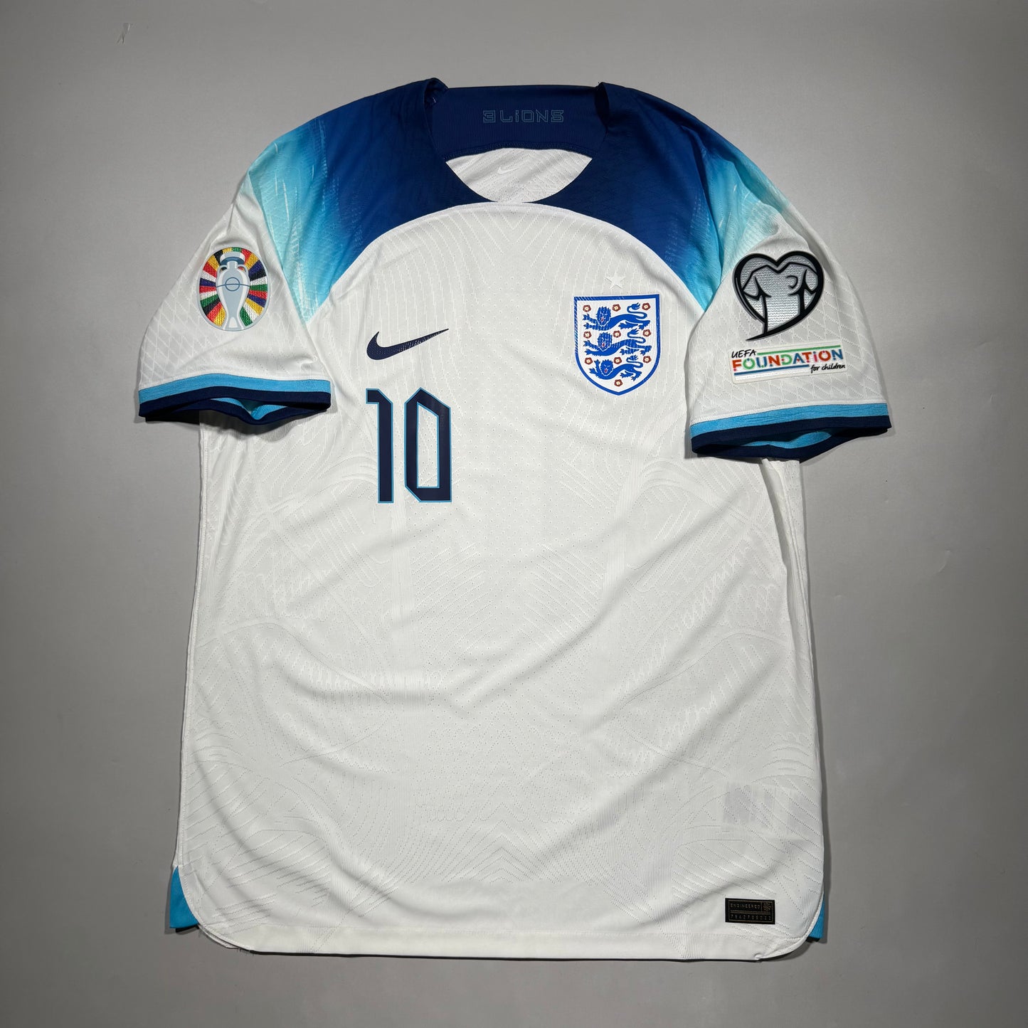 Official #10 Bellingham 2022 England Home Authentic Shirt Size L