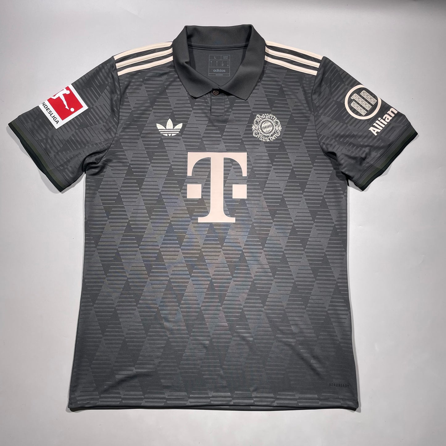 Official #25 Muller 24/25 Bayern Munchen Oktoberfest Stadium Shirt
