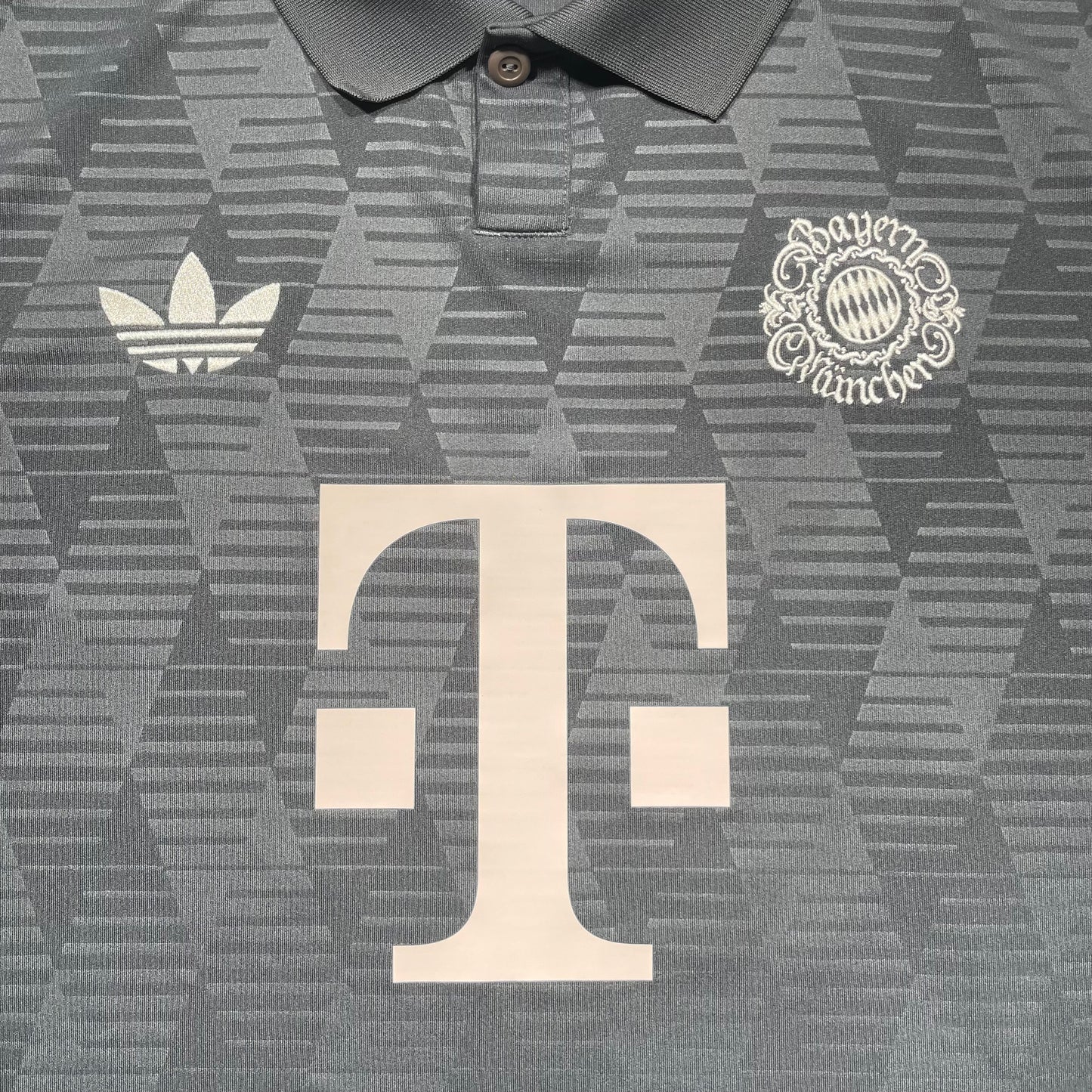 Official #25 Muller 24/25 Bayern Munchen Oktoberfest Stadium Shirt
