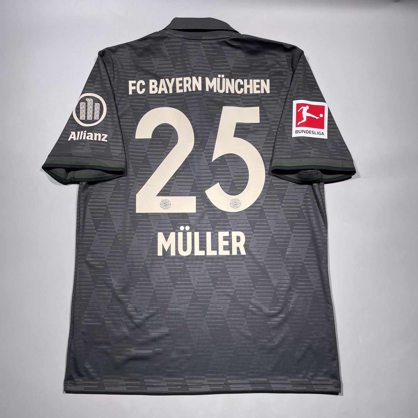 Official #25 Muller 24/25 Bayern Munchen Oktoberfest Stadium Shirt