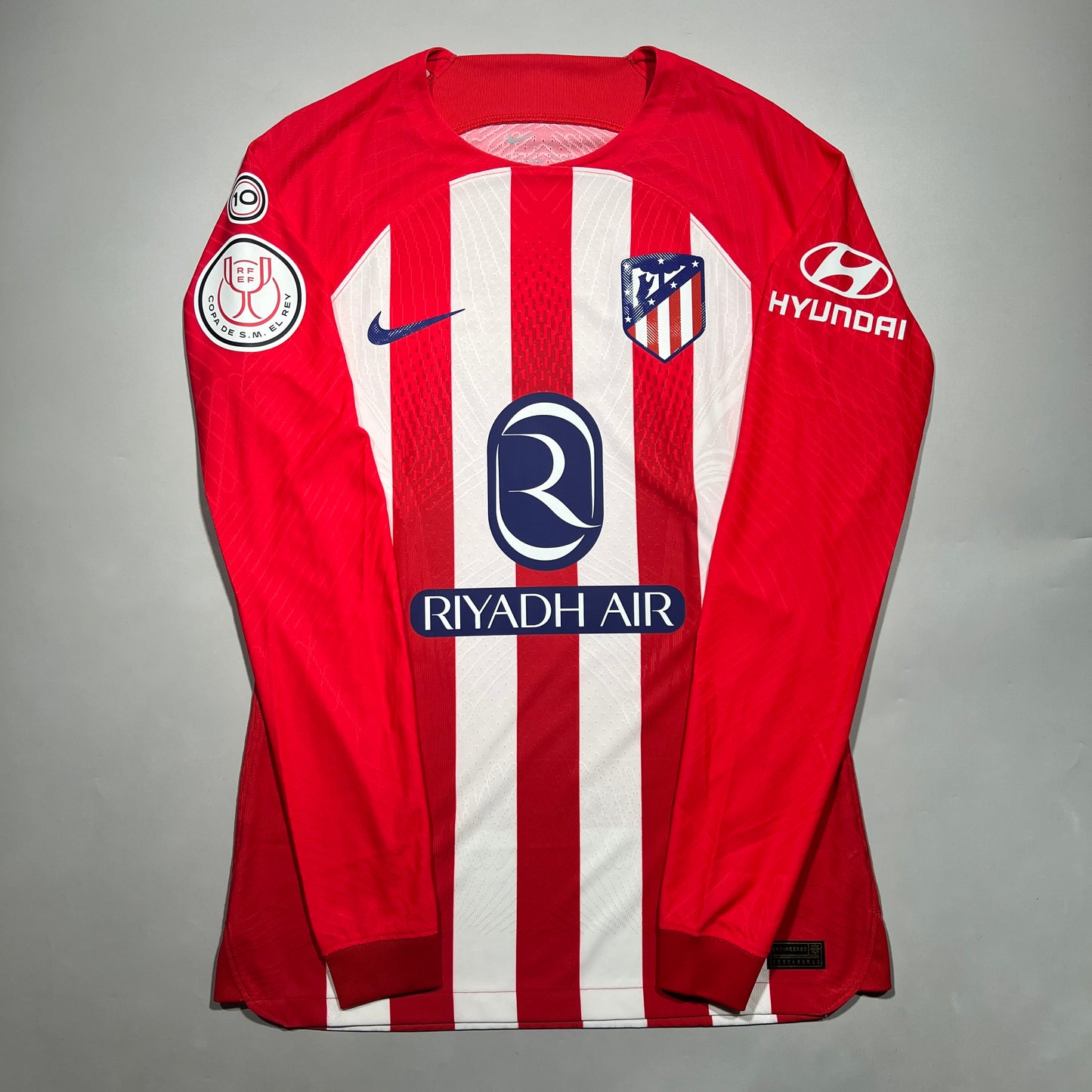 Official #7 Griezmann 23/24 Atletico Madrid Copa Del Rey Home Player Issue Long Sleeve Shirt Size M