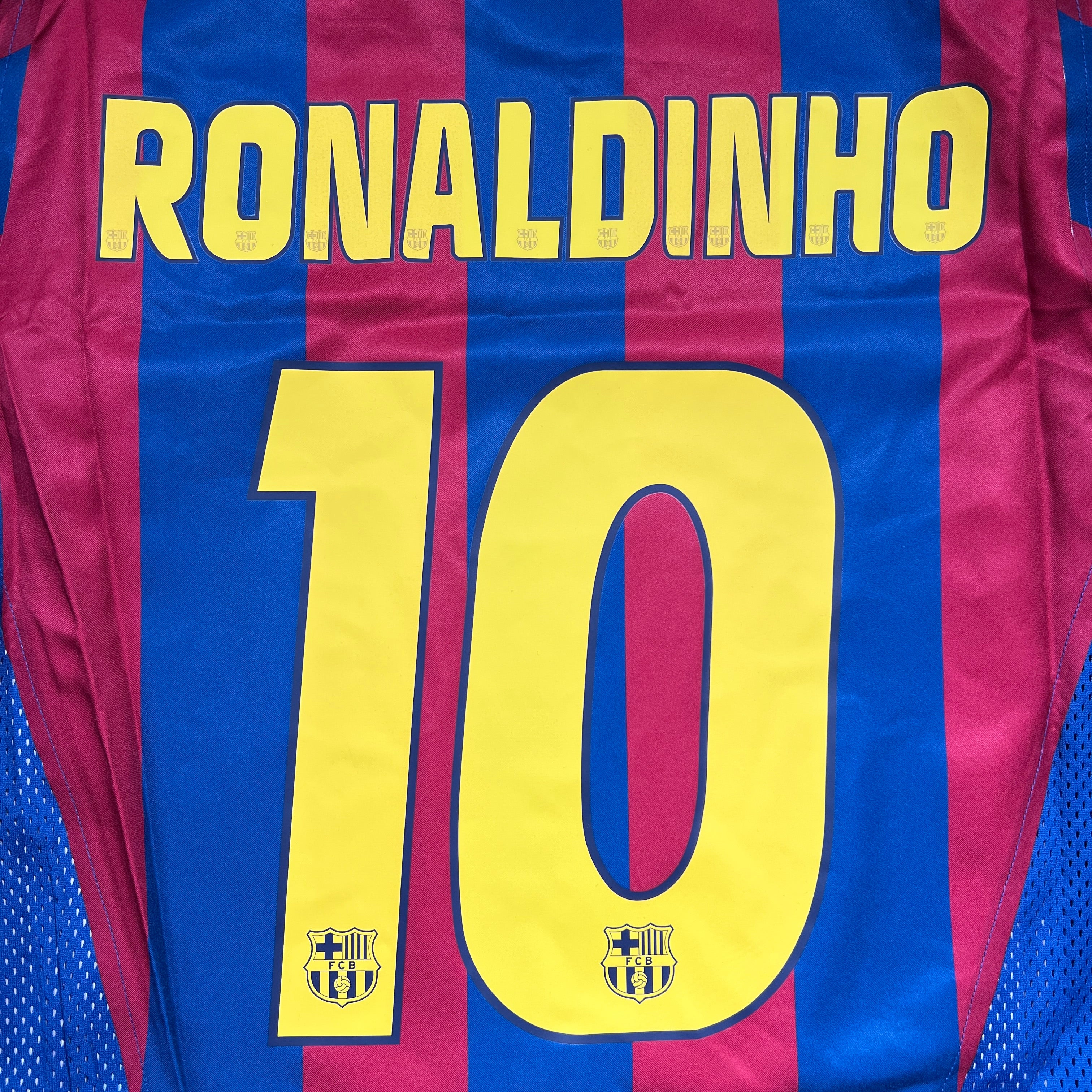 Official #10 Ronaldinho 05/06 FC Barcelona Home Reissue Long