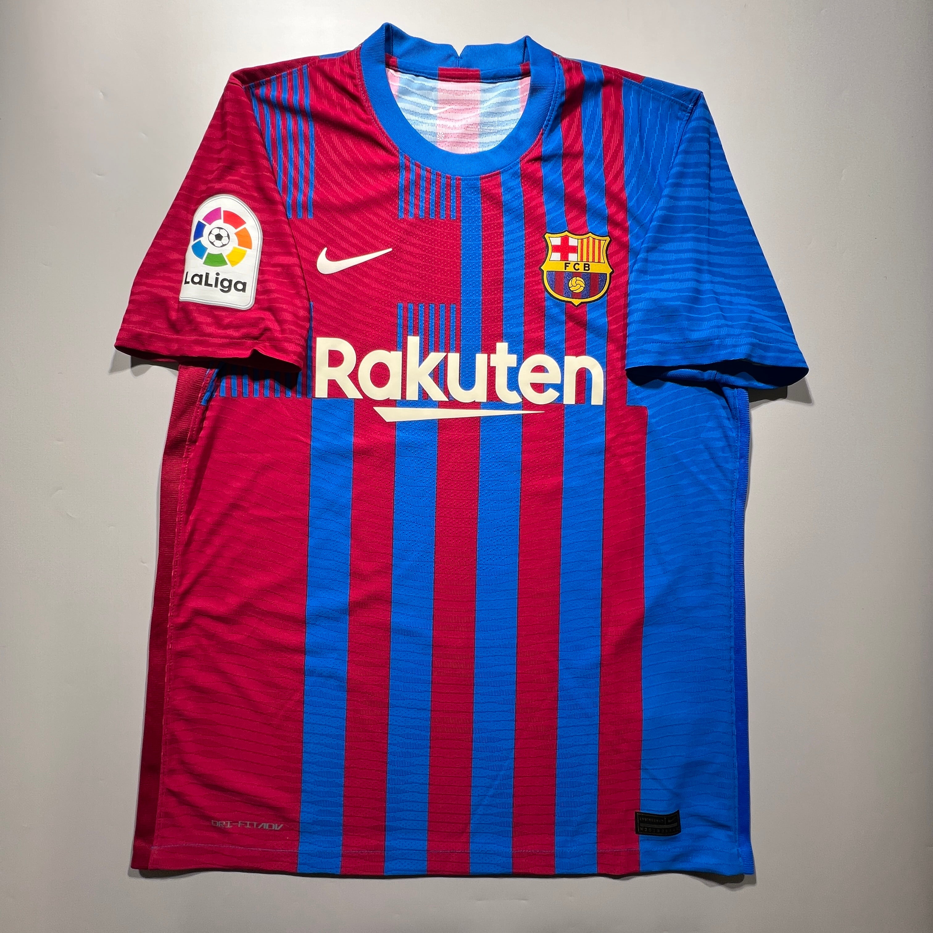 新品、タグ付き FC Barcelona 2021-22 ユニフォーム S Pre-Order] Official #8 Dani Alves 21/22 FC Barcelona Home Stadium