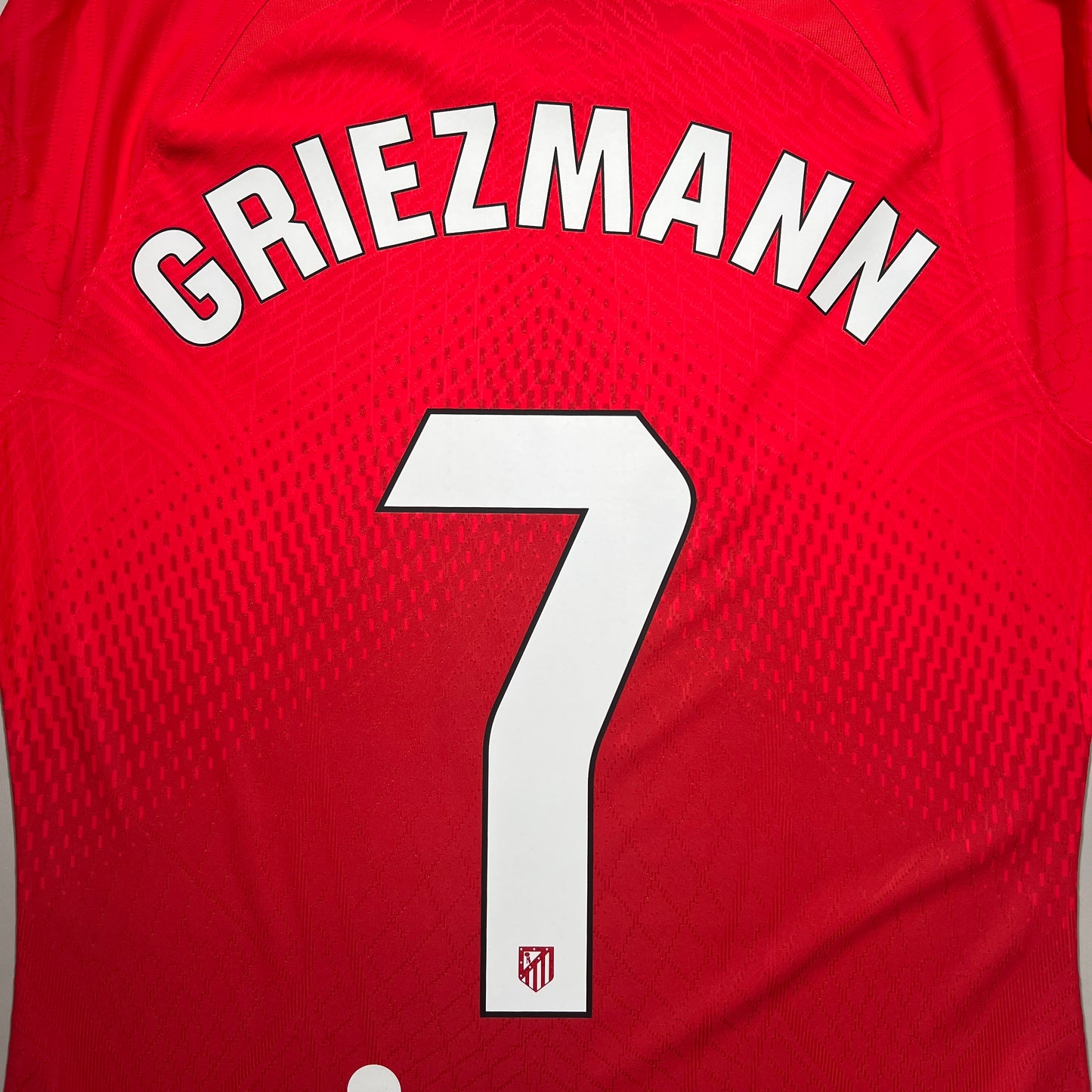 Official #7 Griezmann 23/24 Atletico Madrid La Liga Home Player Issue Long Sleeve Shirt Size M