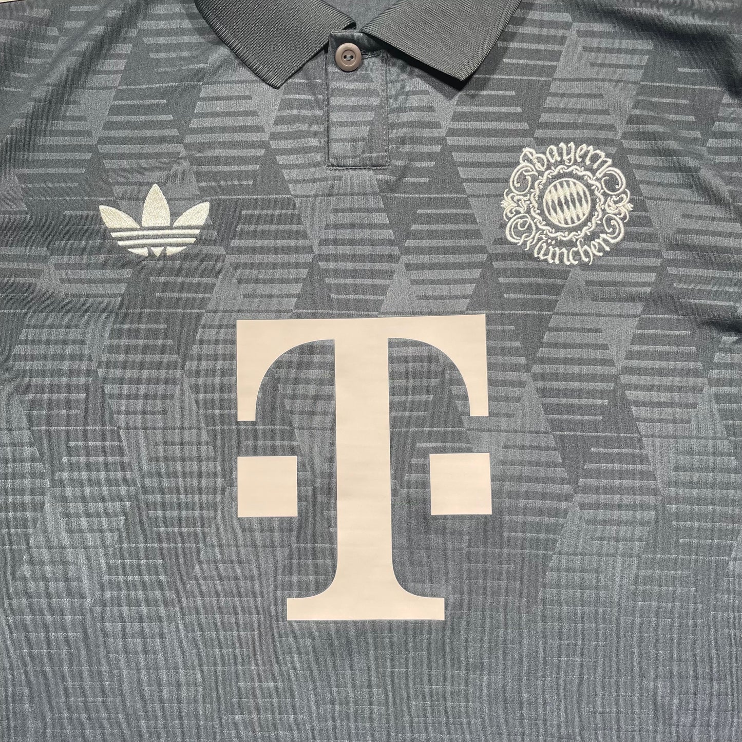 Official #9 Kane 24/25 Bayern Munchen Oktoberfest Stadium Shirt