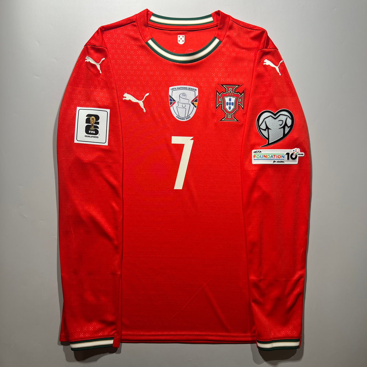 Official #7 Ronaldo 2025 Portugal Home Stadium Long Sleeve Shirt Puma 779191_01