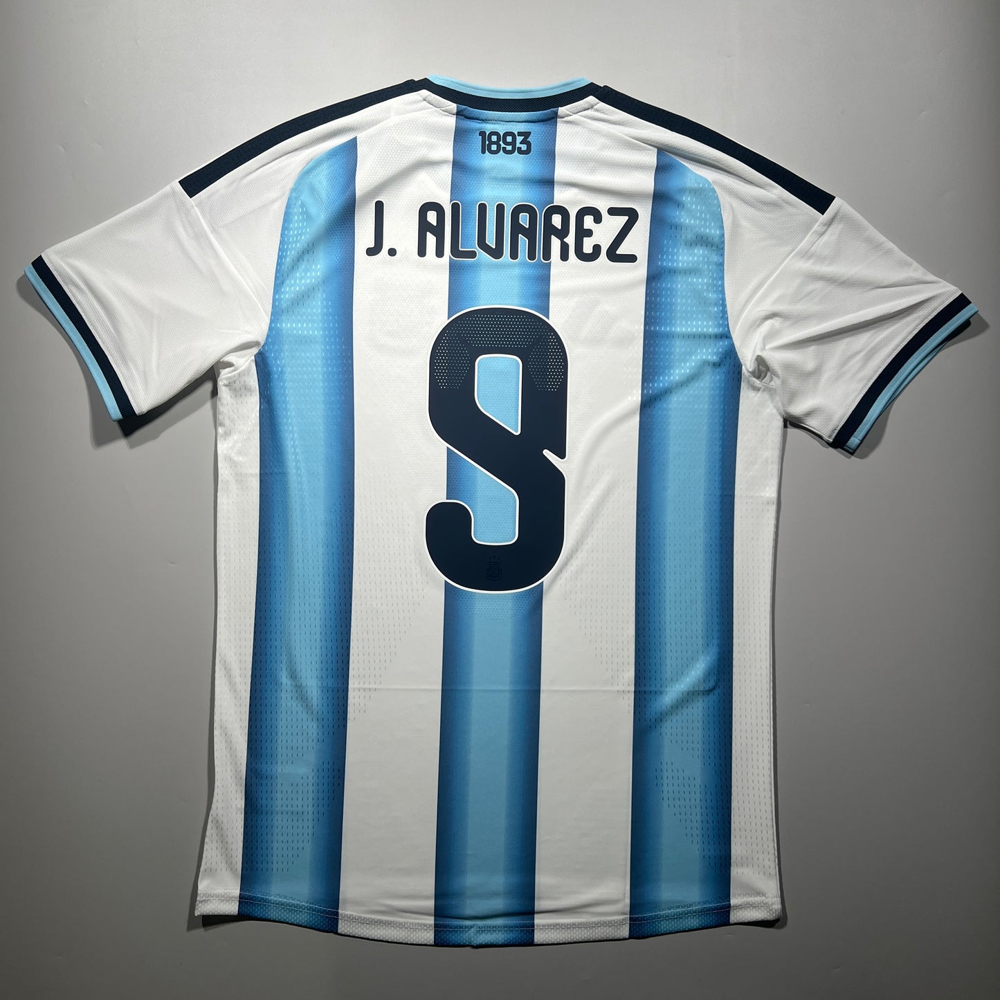 Official #9 J.Alvarez 2026 Argentina Home Authentic Shirt Size M (JP:XL)