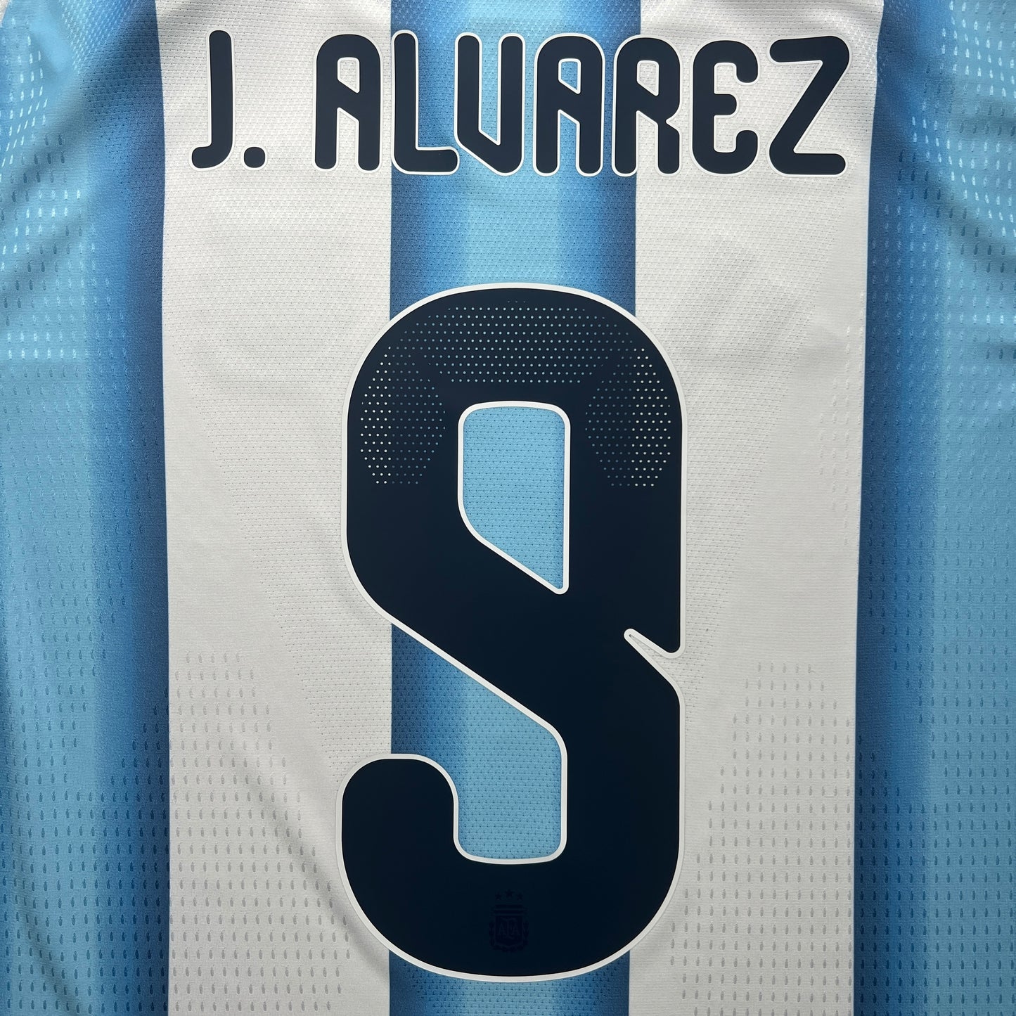 Official #9 J.Alvarez 2026 Argentina Home Authentic Shirt Size M (JP:XL)