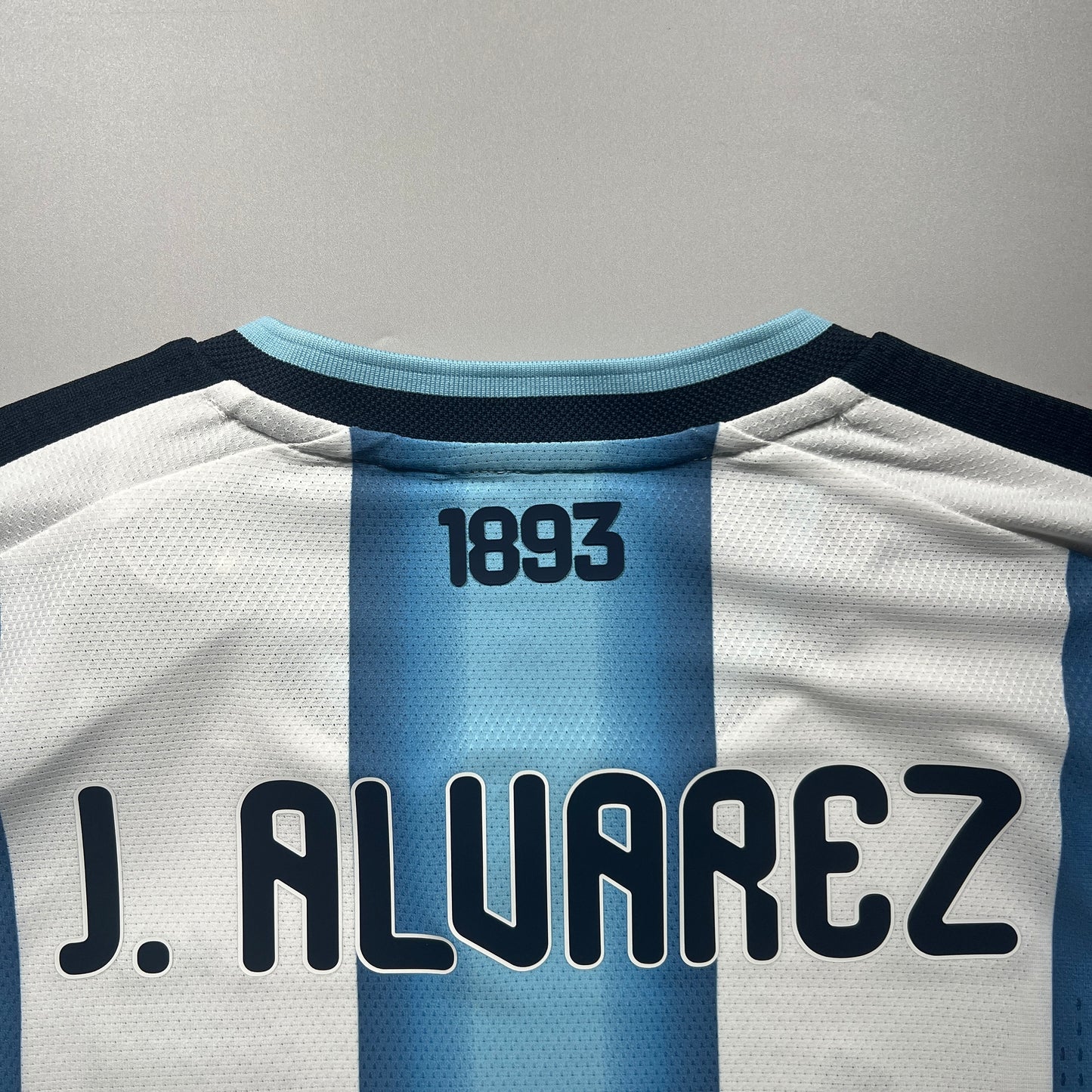 Official #9 J.Alvarez 2026 Argentina Home Authentic Shirt Size M (JP:XL)